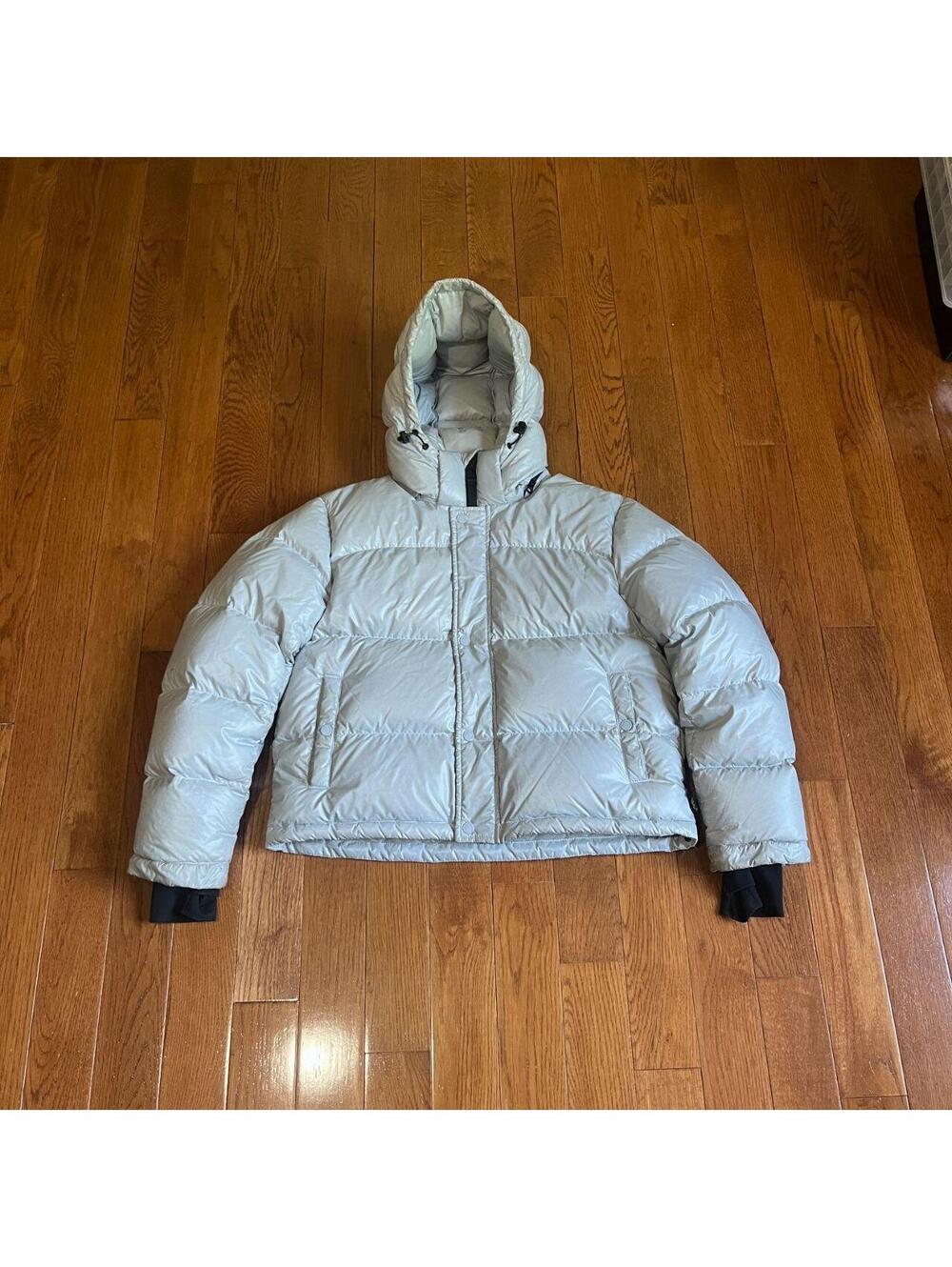Women's Aritzia Super Puff Shorty Puffer Jacket Hi-Gloss Grey Sz. M